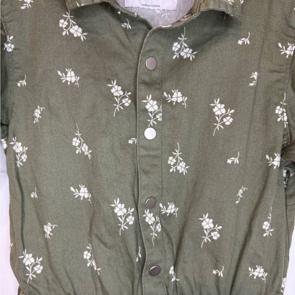 Old Navy children’s SZ L (10-12) utility romper green with white flowers - Picture 2 of 8
